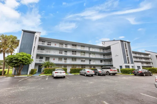$1,900 | 1480 Northwest 80th Avenue, Unit 402, Margate, FL 33063