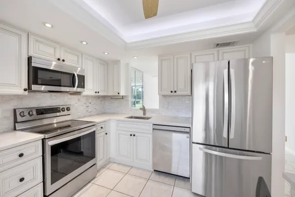 a view of kitchen with washer and dryer