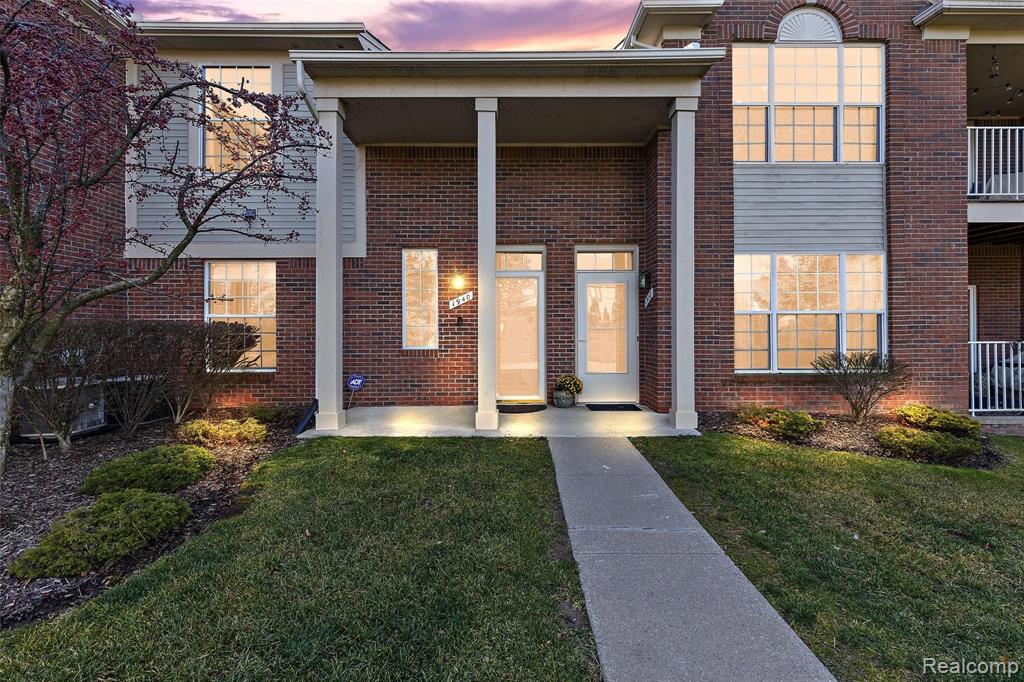 1940 Flagstone Circle Rochester, MI 48307 - Photo 1 of 24