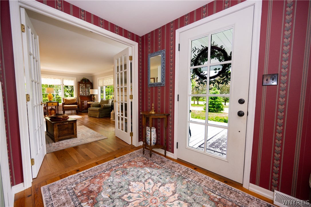 5217 Tonawanda Creek Road Pendleton, NY 14120 - Photo 10 of 50 Foyer