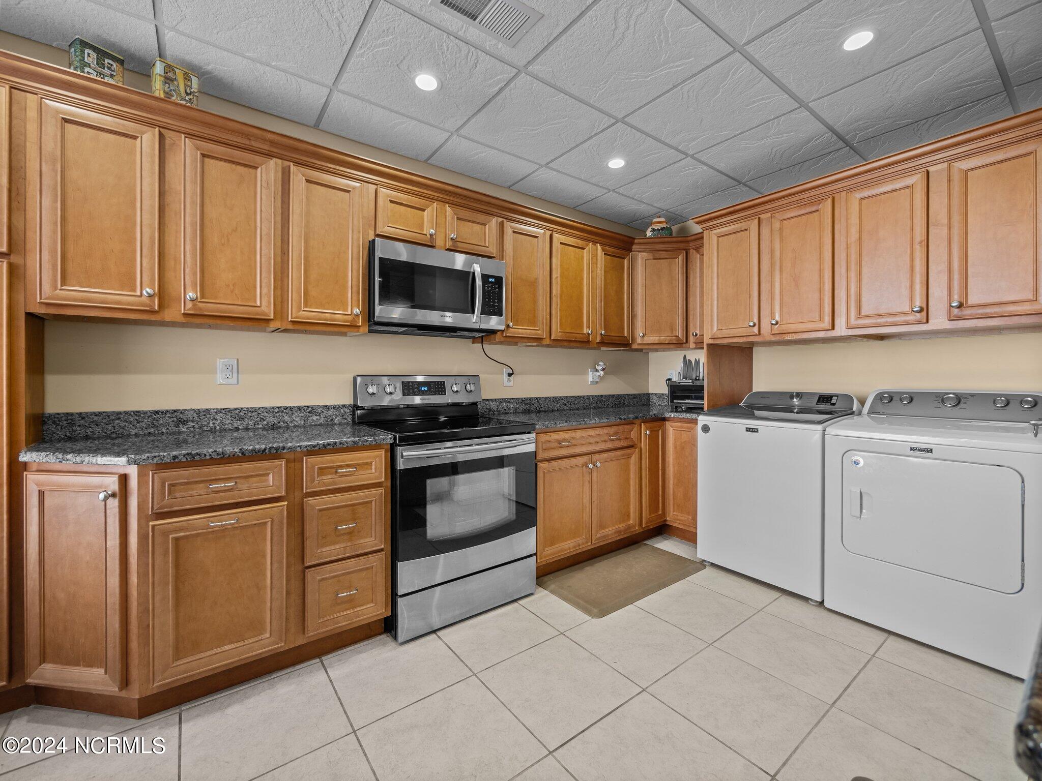 2000 New River Inlet Road, Unit 1004 North Topsail Beach, NC 28460 - Photo 19 of 48 Kitchen