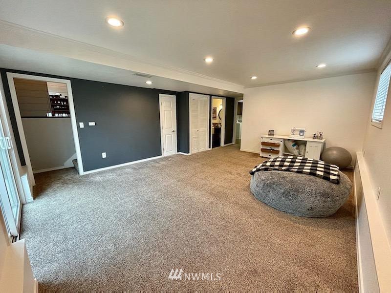 2004 Whitman Avenue Northeast Renton, WA 98059 - Photo 16 of 19