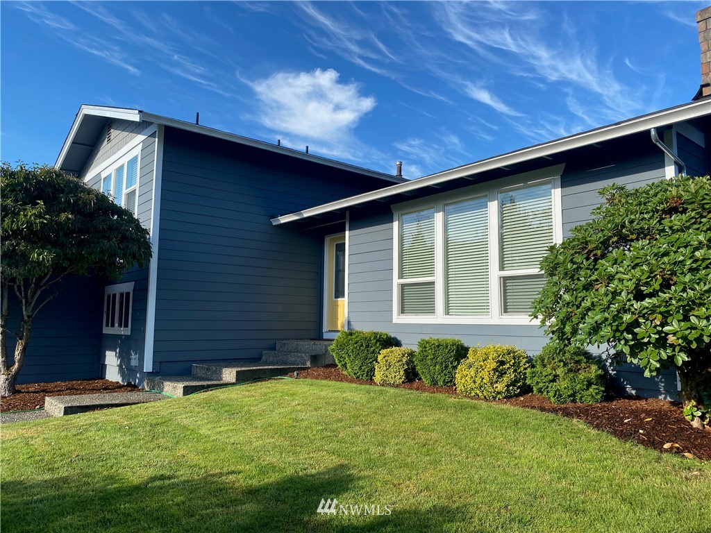 2004 Whitman Avenue Northeast Renton, WA 98059 - Photo 3 of 19