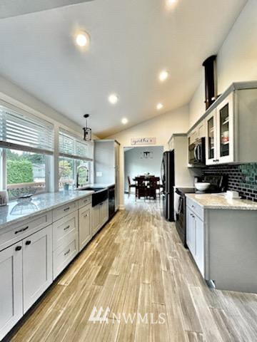 2004 Whitman Avenue Northeast Renton, WA 98059 - Photo 8 of 19