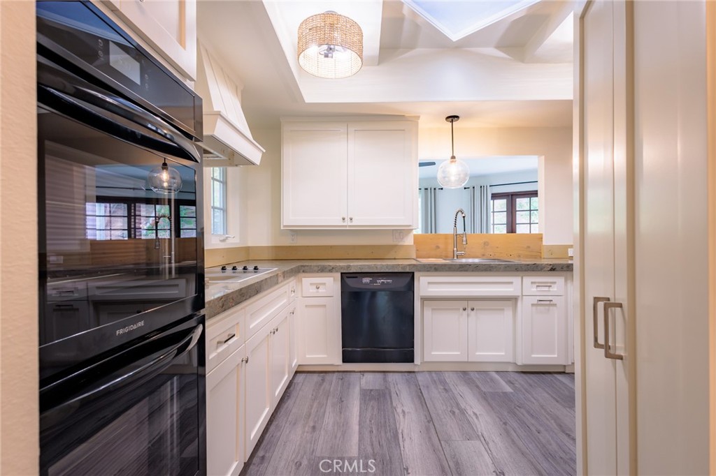 25342 Hugo Road Laguna Niguel, CA 92677 - Photo 11 of 36 New double oven and cabinetry
