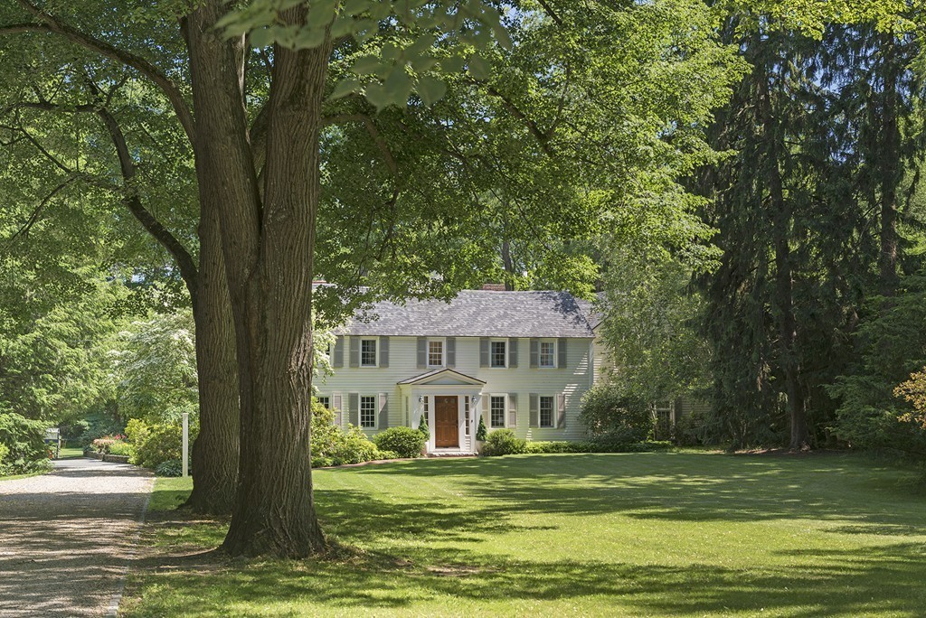 489 Bay Road Hamilton, MA 01982 - Photo 2 of 30 a front view of a house with a garden
