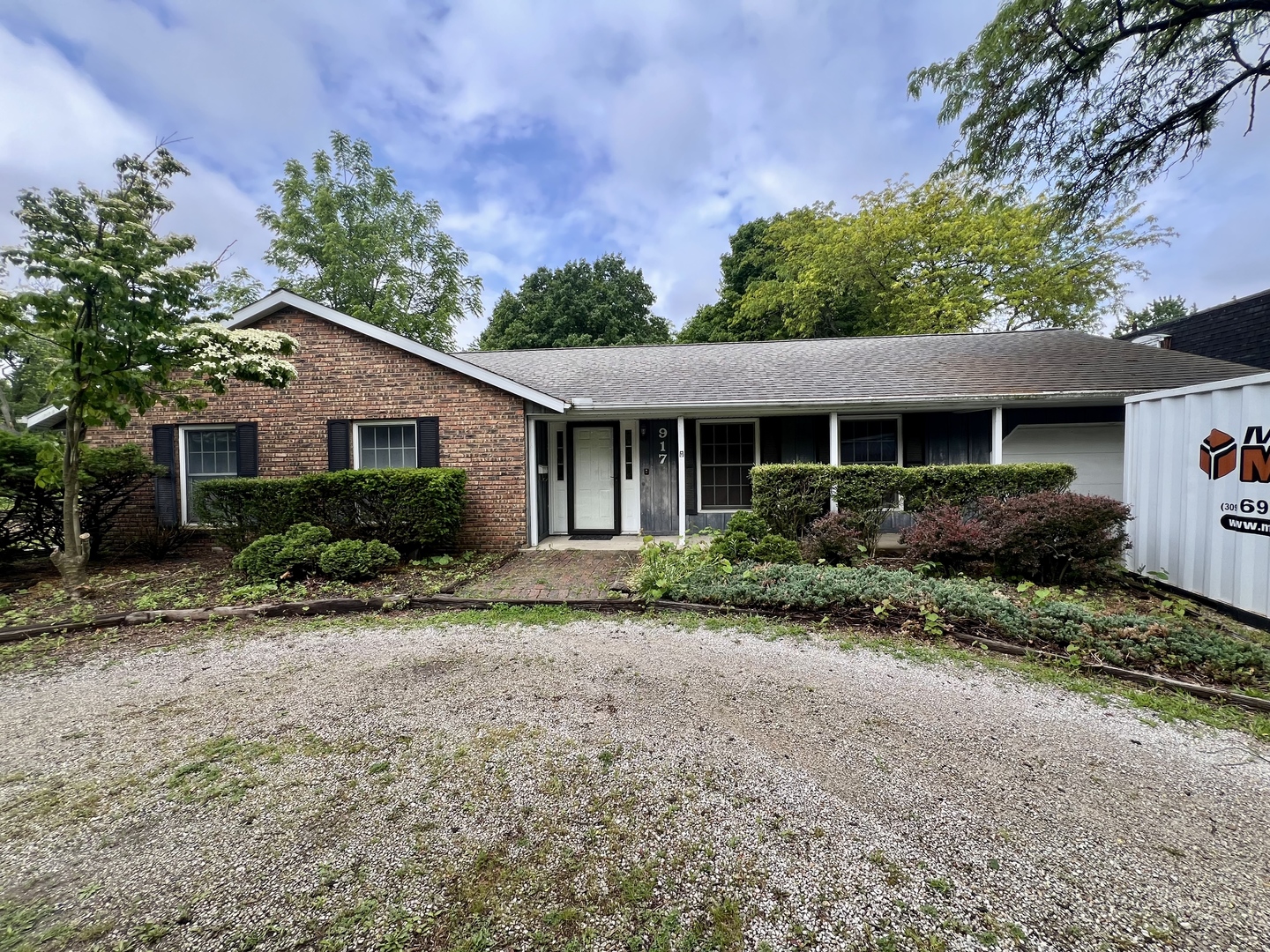 917 South Linden Street Normal, IL 61761 - Photo 3 of 22 Gallery Image 3