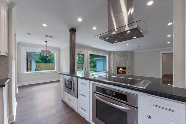 $2,795 | 402 Forest Lake Drive, Seabrook, TX 77586