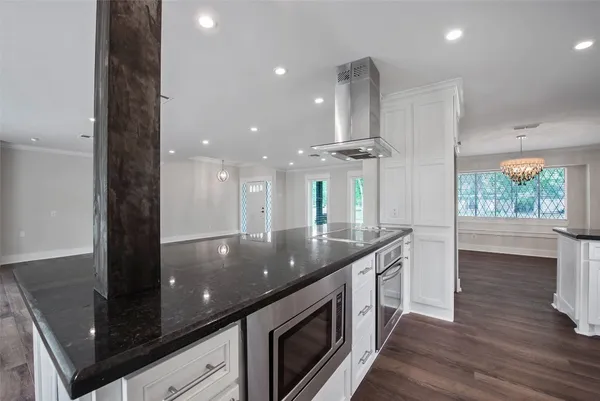 $2,795 | 402 Forest Lake Drive, Seabrook, TX 77586