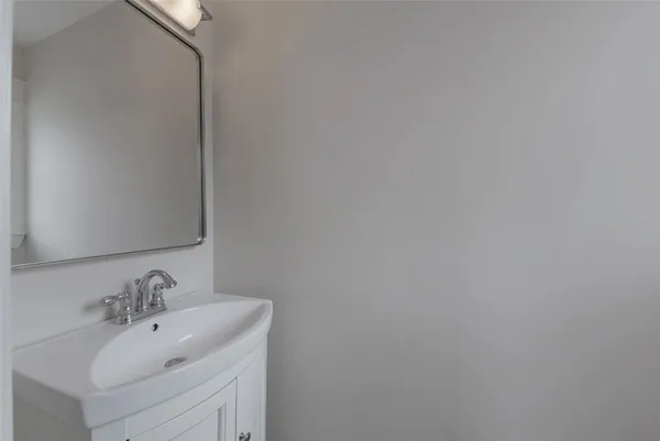 $2,795 | 402 Forest Lake Drive, Seabrook, TX 77586