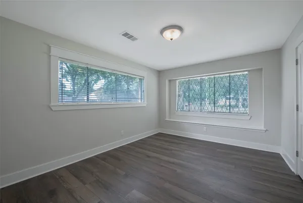 $2,795 | 402 Forest Lake Drive, Seabrook, TX 77586