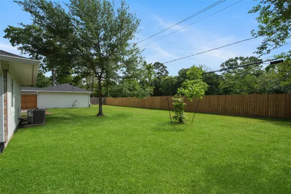 $2,795 | 402 Forest Lake Drive, Seabrook, TX 77586