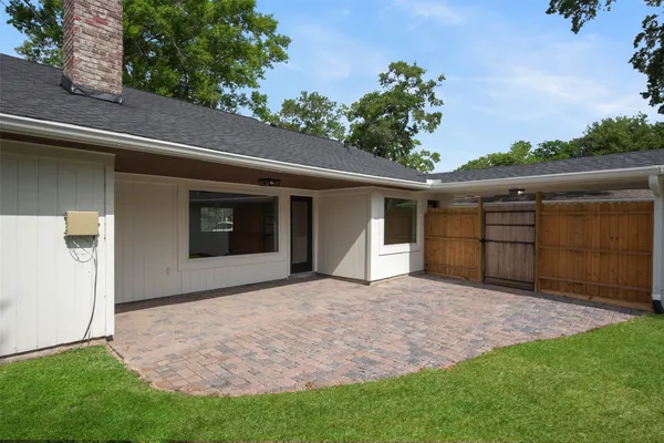 $2,795 | 402 Forest Lake Drive, Seabrook, TX 77586