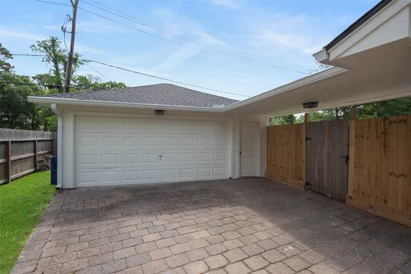 $2,795 | 402 Forest Lake Drive, Seabrook, TX 77586