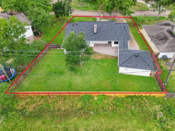 $2,795 | 402 Forest Lake Drive, Seabrook, TX 77586