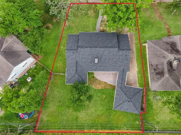 $2,795 | 402 Forest Lake Drive, Seabrook, TX 77586