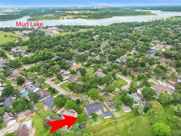 $2,795 | 402 Forest Lake Drive, Seabrook, TX 77586