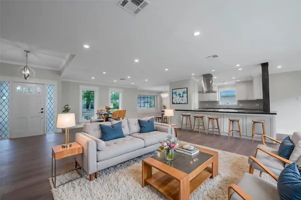 $2,795 | 402 Forest Lake Drive, Seabrook, TX 77586