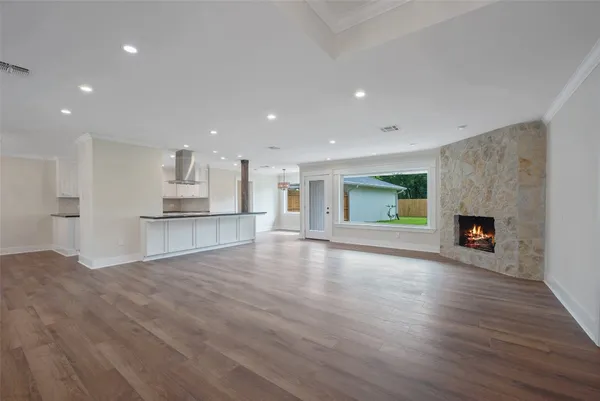 $2,795 | 402 Forest Lake Drive, Seabrook, TX 77586