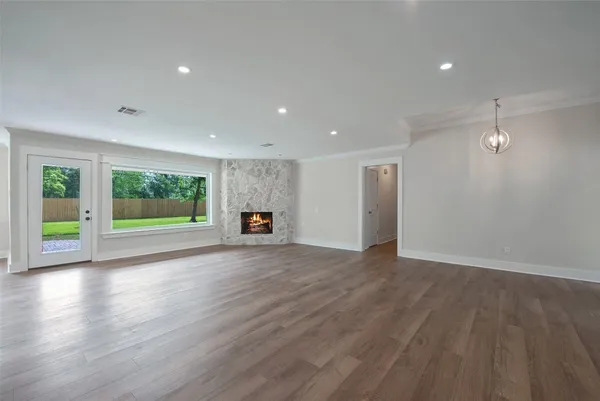 $2,795 | 402 Forest Lake Drive, Seabrook, TX 77586