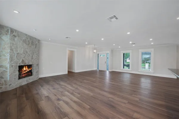 $2,795 | 402 Forest Lake Drive, Seabrook, TX 77586