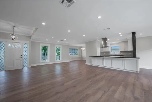 $2,795 | 402 Forest Lake Drive, Seabrook, TX 77586