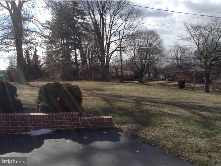 2726 Hillview Road Broomall, PA 19008 - Photo 4 of 25 Back Yard