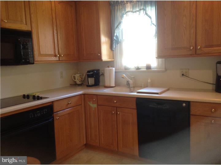 2726 Hillview Road Broomall, PA 19008 - Photo 9 of 25 Kitchen