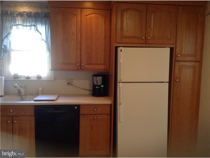 2726 Hillview Road Broomall, PA 19008 - Photo 10 of 25 Kitchen
