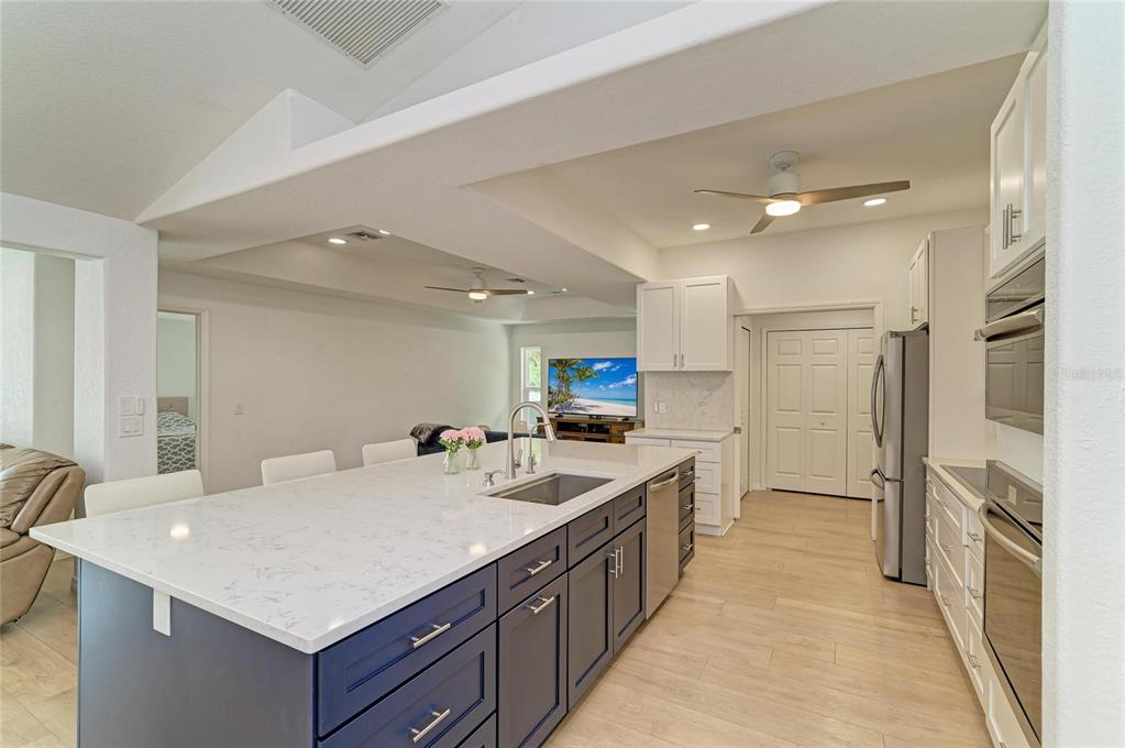 655 Missouri Road Venice, FL 34293 - Photo 6 of 27 Gallery Image 6