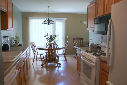 27 Ingleshire Road Montgomery, IL 60538 - Photo 4 of 11
