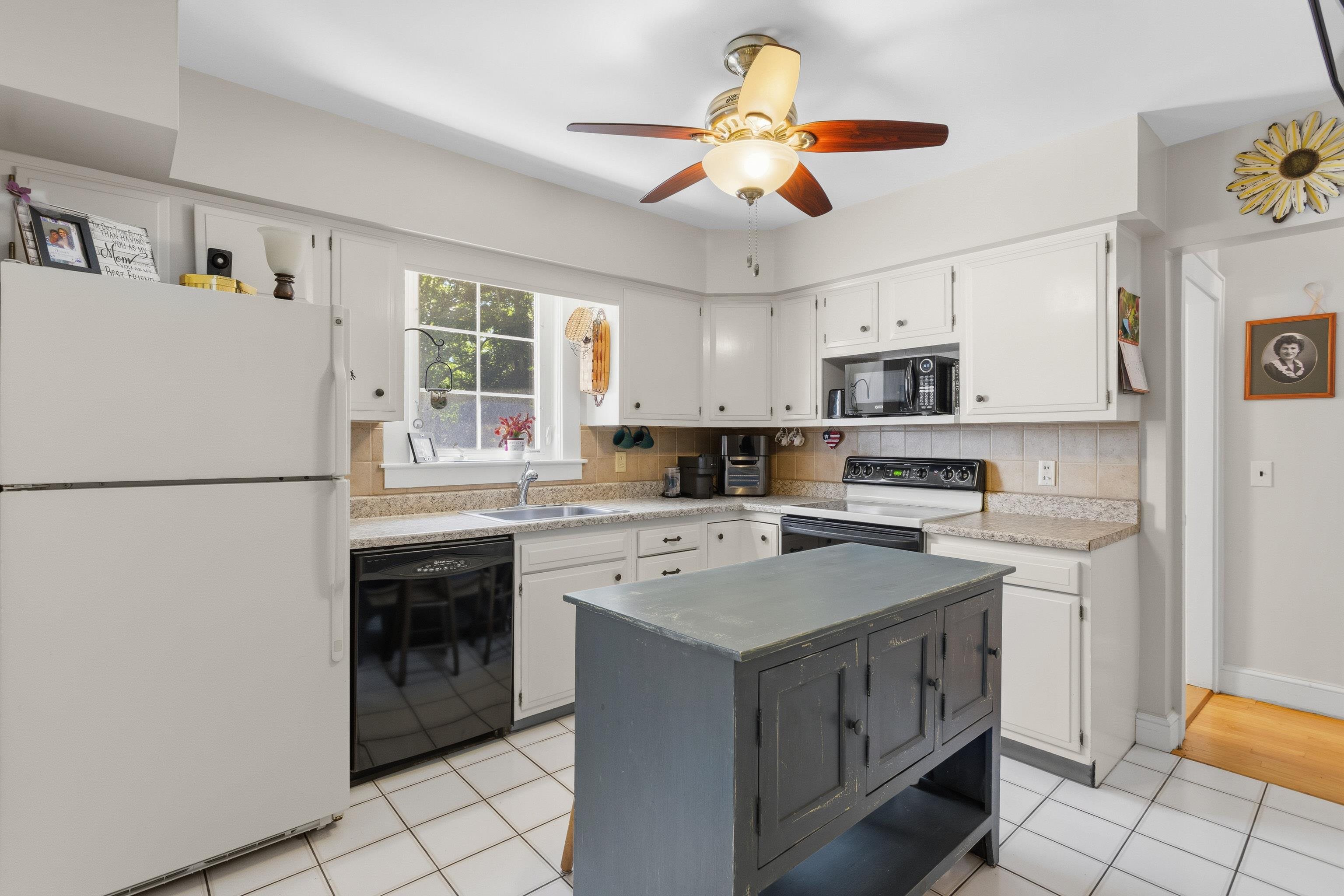 611 Coolidge Avenue Manchester, NH 03102 - Photo 10 of 55