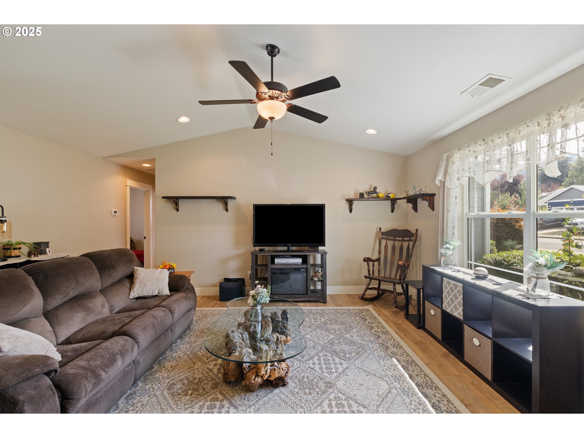 700 Southeast Tokay Street Winston, OR 97496 - Photo 4 of 42