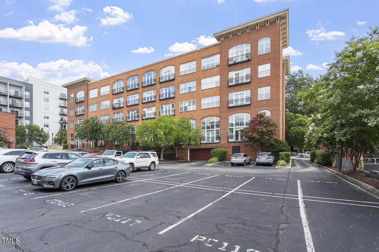 200 South Dawson Street, Unit 203 Raleigh, NC 27601 - Photo 3 of 35 Located in the heart of downtown in the beautiful Park Devereux condo building, just steps away from the finest downtown Raleigh has to offer - Vita Vite, Weaver Street Market, O-Ku sushi all on the block & much more!