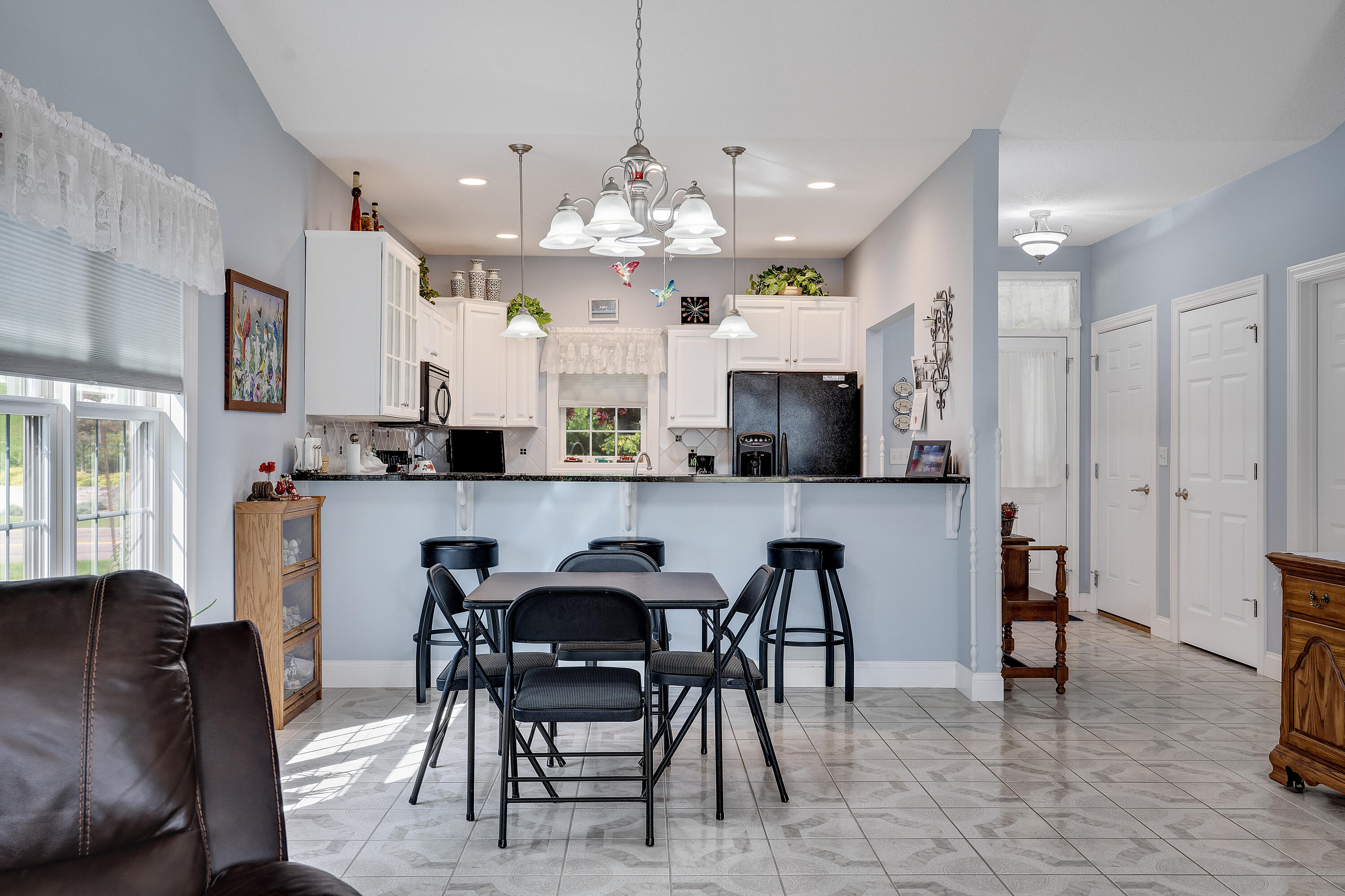 502 Green Coulee Road Onalaska, WI 54650 - Photo 11 of 29 DR options of barstools and Table Area