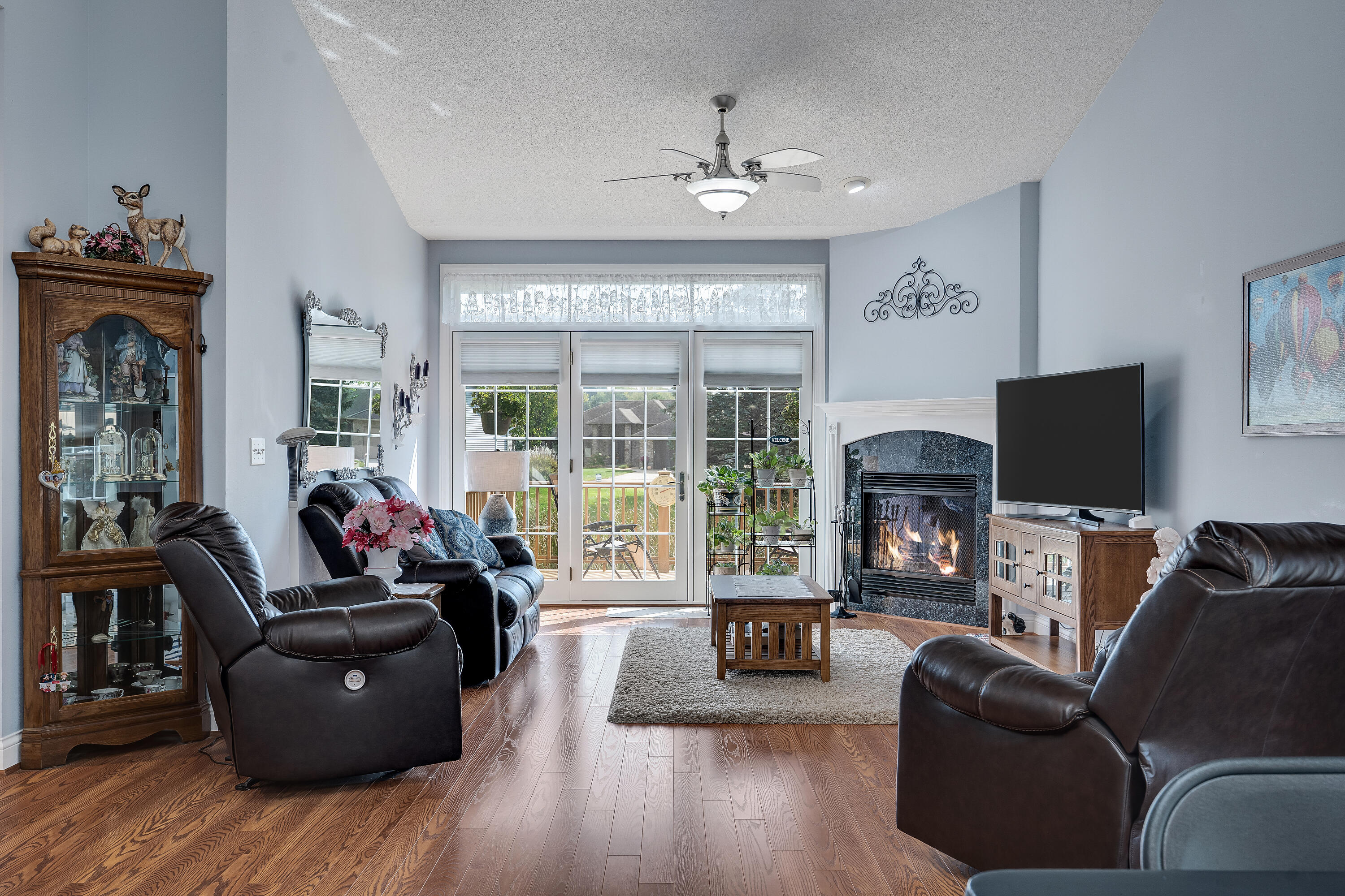 502 Green Coulee Road Onalaska, WI 54650 - Photo 5 of 29 Vaulted Ceiling in LR/DR
