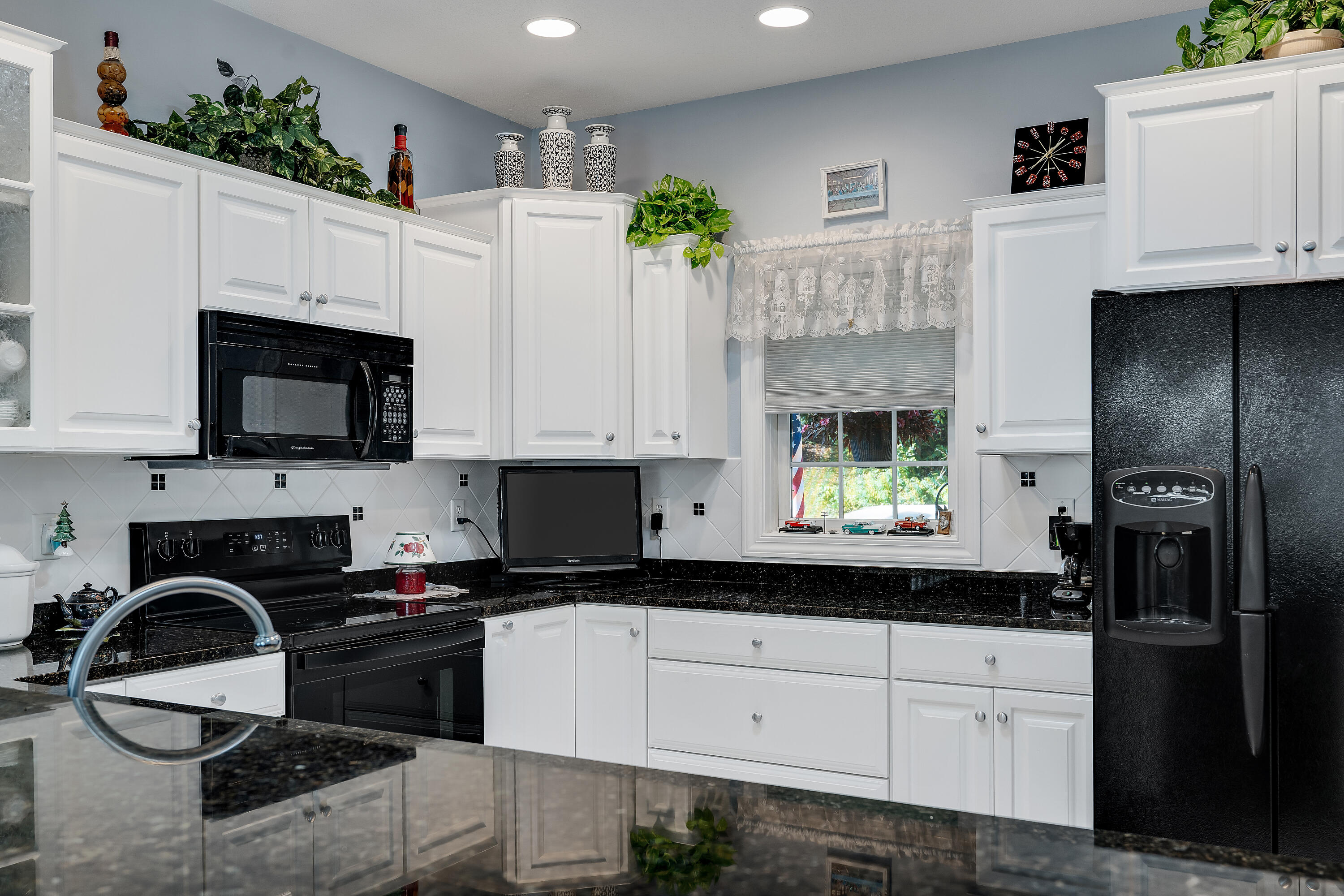 502 Green Coulee Road Onalaska, WI 54650 - Photo 8 of 29 Beautiful Kitchen Cabinets