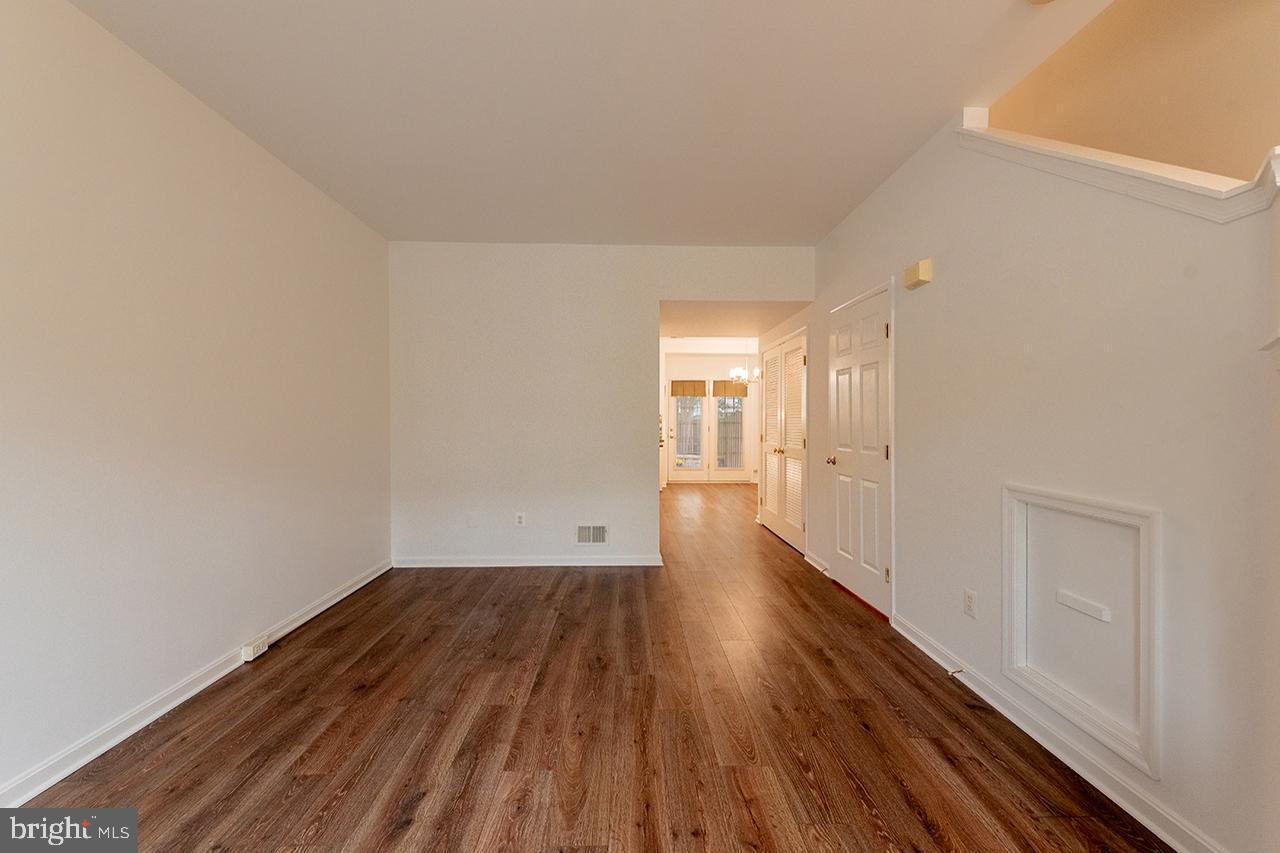 21081 Bitterroot Terrace Ashburn, VA 20147 - Photo 5 of 25 Spacious main level living room.