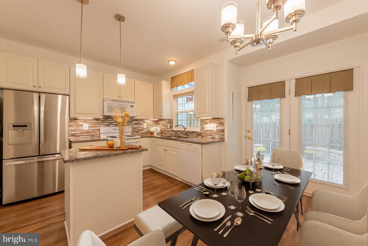 21081 Bitterroot Terrace Ashburn, VA 20147 - Photo 7 of 25 Virtually staged - eat in kitchen.