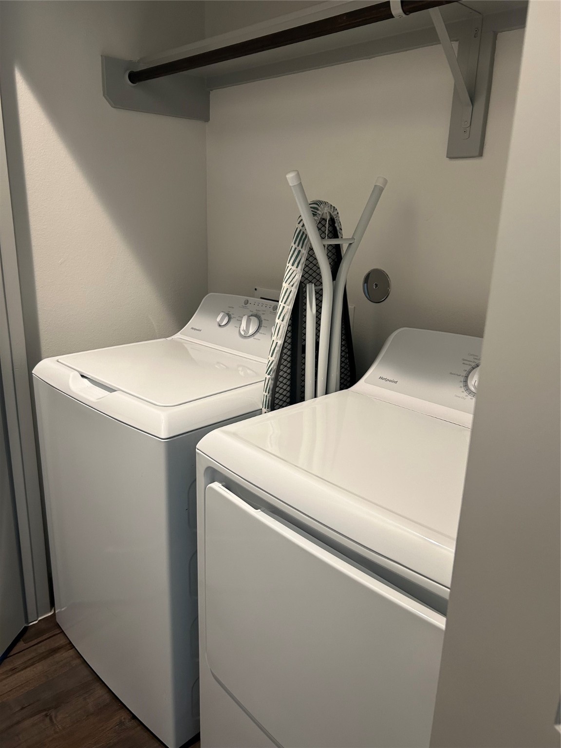 805 Emile Street Houston, TX 77020 - Photo 3 of 7 a utility room with dryer and washer