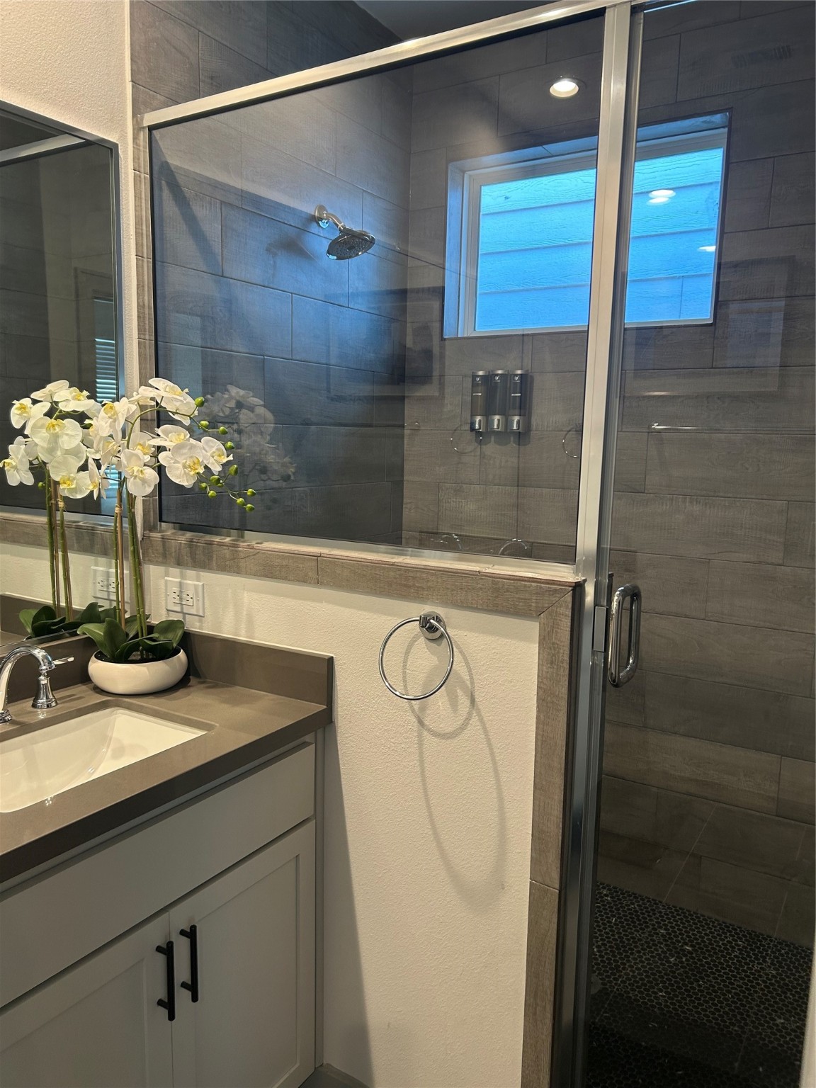 805 Emile Street Houston, TX 77020 - Photo 7 of 7 a bathroom with a sink and mirror