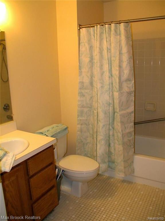 973 Wexford Way, Unit 40 Rochester Hills, MI 48307 - Photo 8 of 9