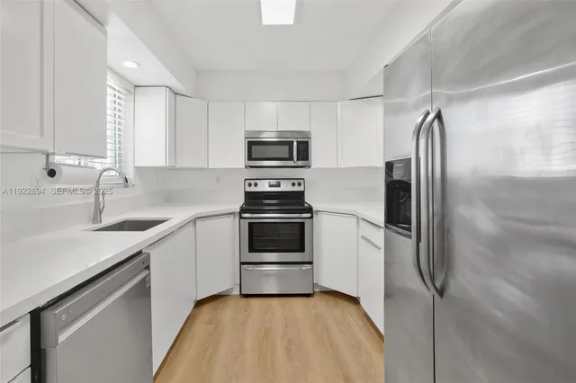 $4,800 | 1601 Bay Road, Unit 8, Miami Beach, FL 33139