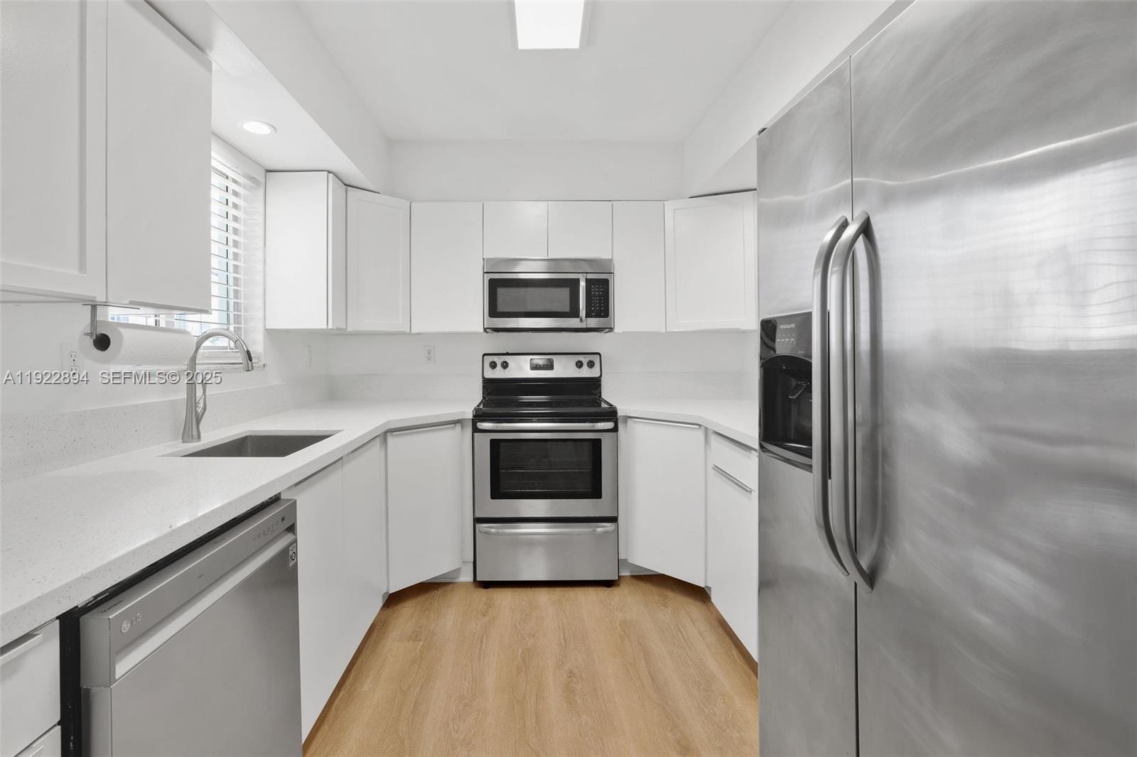 1601 Bay Road, Unit 8 Miami Beach, FL 33139 - Photo 13 of 29