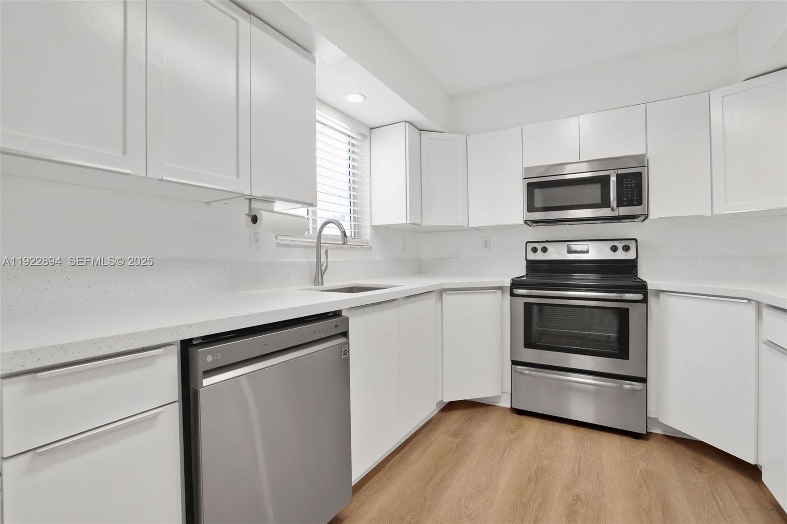 1601 Bay Road, Unit 8 Miami Beach, FL 33139 - Photo 14 of 29