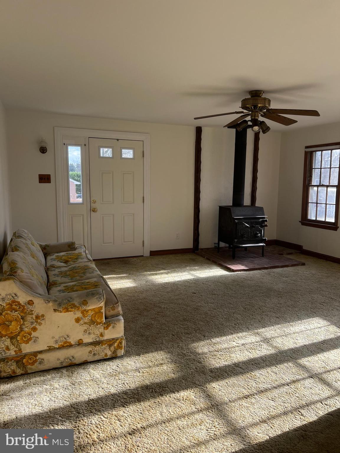 903 Aldon Road Claymont, DE 19703 - Photo 7 of 19 Living Room