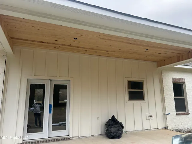 $287,000 | 2321 North Pine Lea Drive, Jackson, MS 39209