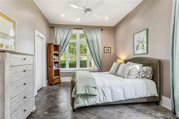 $1,059,000 | 12 Rosedown Court, New Orleans, LA 70131