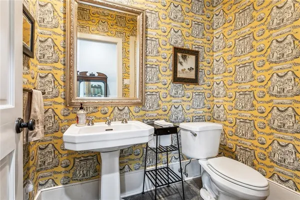 $1,059,000 | 12 Rosedown Court, New Orleans, LA 70131