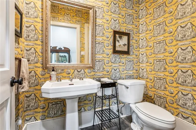 $1,059,000 | 12 Rosedown Court, New Orleans, LA 70131